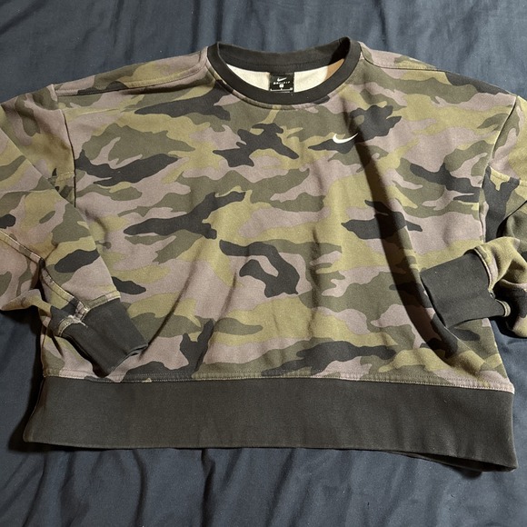 Nike Tops - Nike‎ Sportswear Sweatshirt Womens Small Camouflage Crew Neck Cropped DJ0761 082